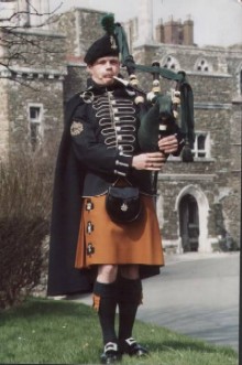 A Royal Irish Ranger Piper - Photo from Dalcassian Clan