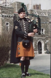 A Royal Irish Ranger Piper - Photo from Dalcassian Clan